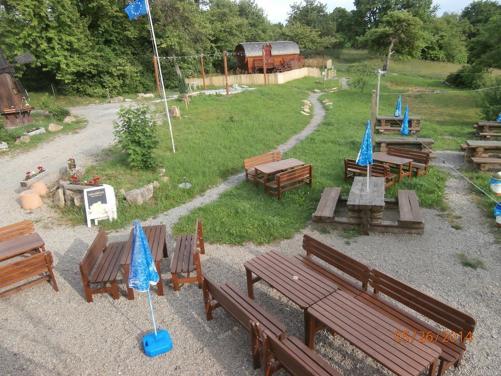 Le Chalet Du Chemin Et Sa Roulotte Berviller-en-Moselle Экстерьер фото